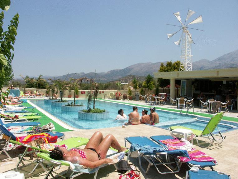 Nikos Hotel Малиа Екстериор снимка