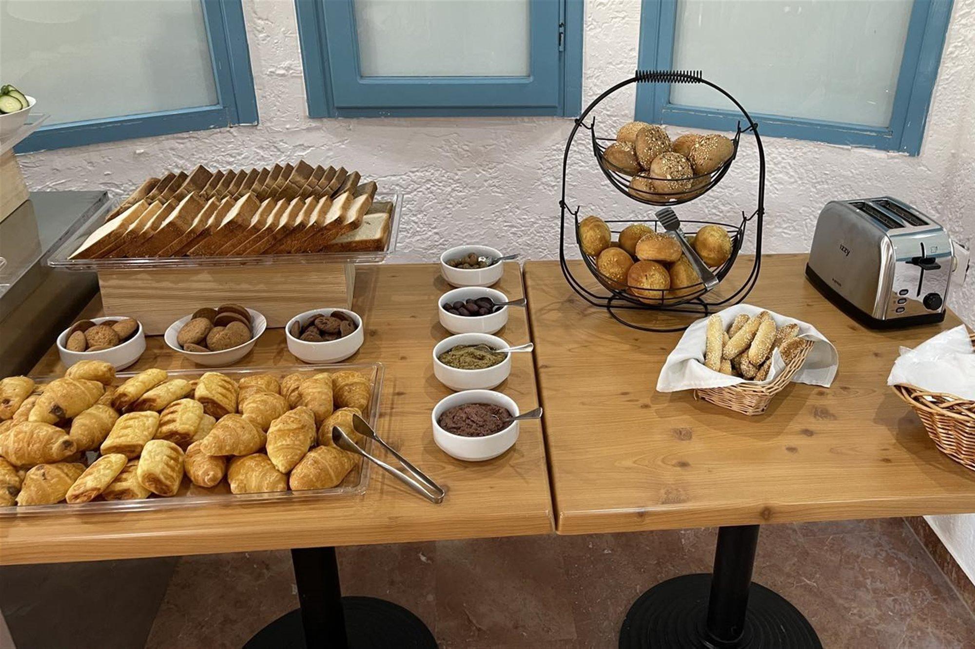 Nikos Hotel Малиа Екстериор снимка