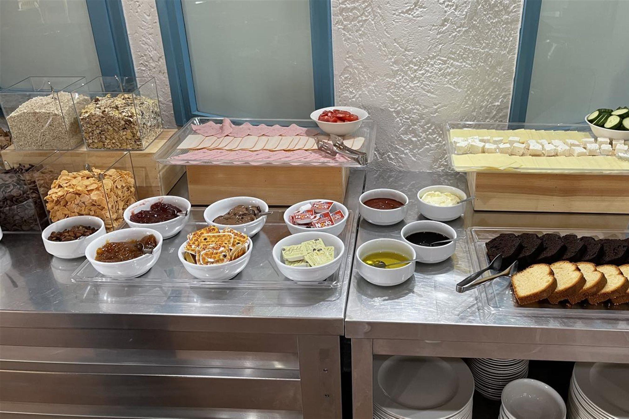 Nikos Hotel Малиа Екстериор снимка