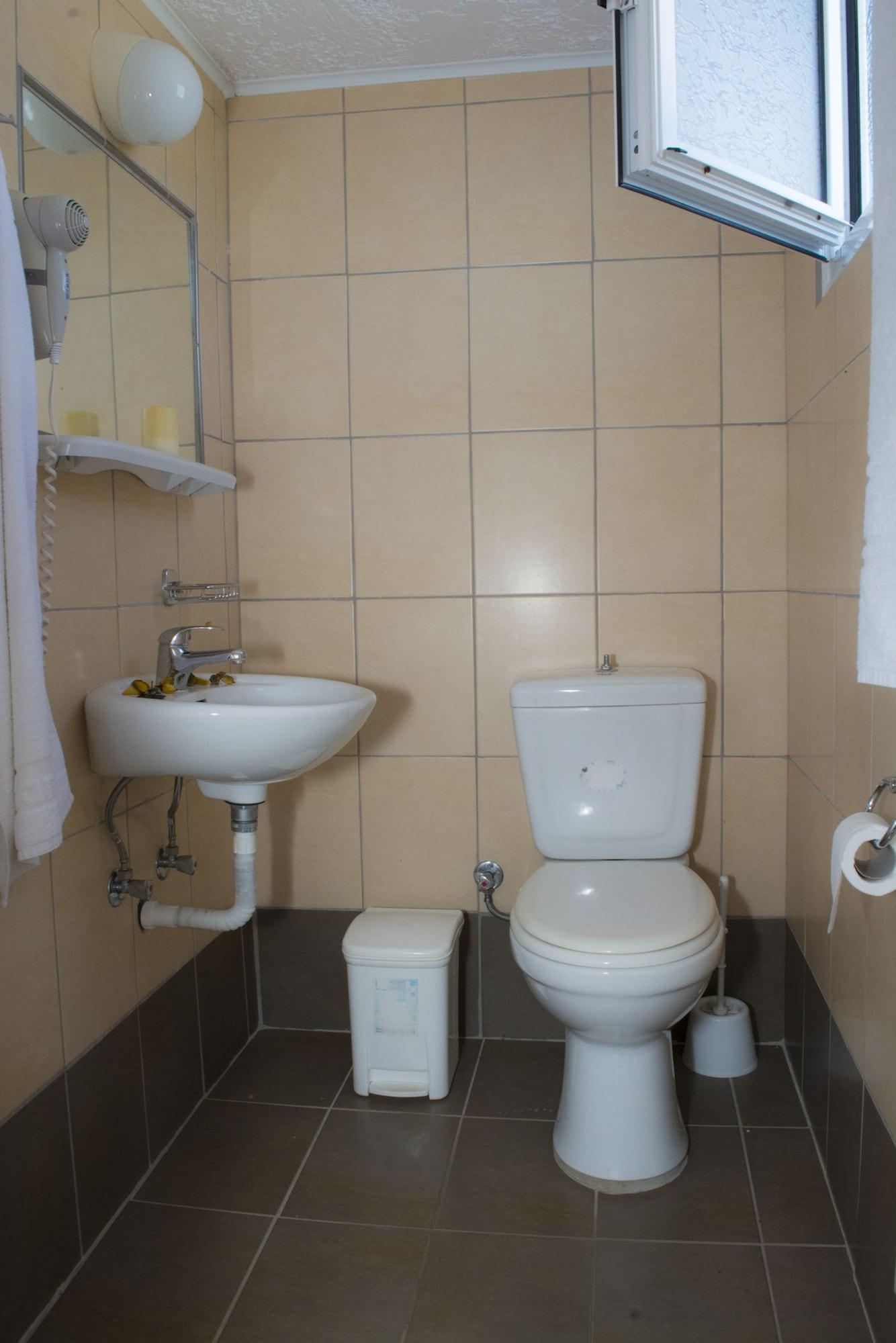 Nikos Hotel Малиа Екстериор снимка