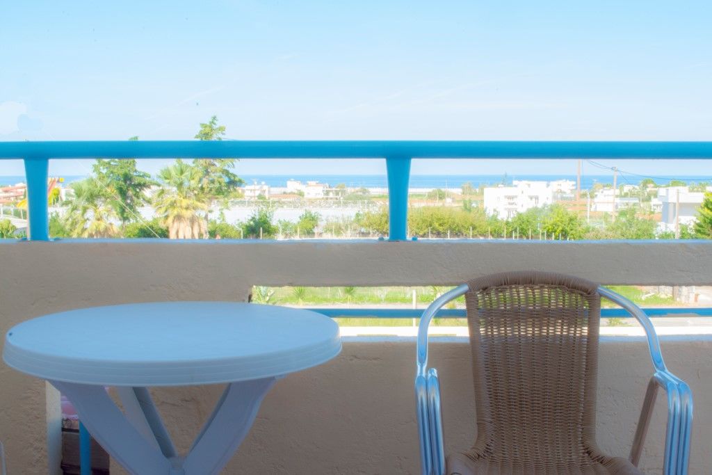 Nikos Hotel Малиа Екстериор снимка