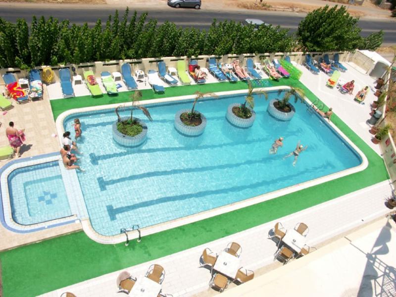 Nikos Hotel Малиа Екстериор снимка
