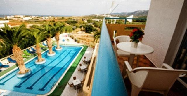 Nikos Hotel Малиа Екстериор снимка