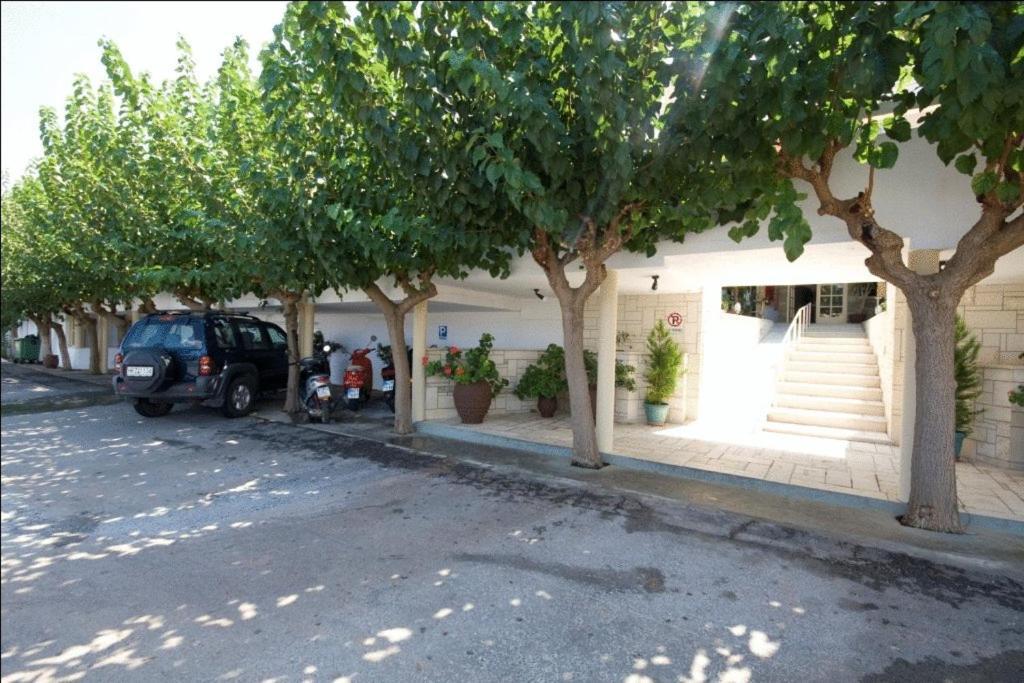 Nikos Hotel Малиа Екстериор снимка