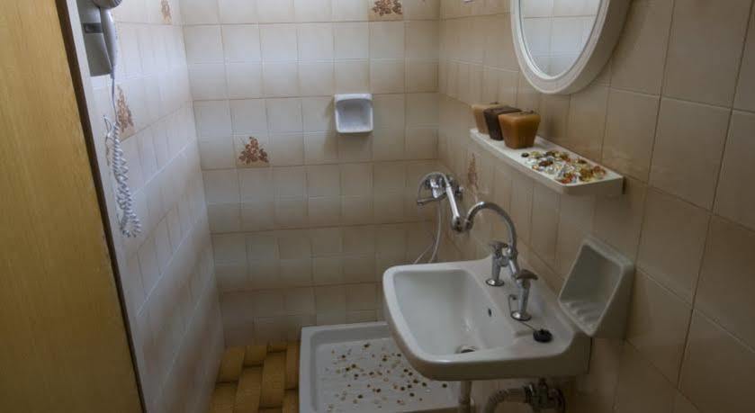 Nikos Hotel Малиа Екстериор снимка